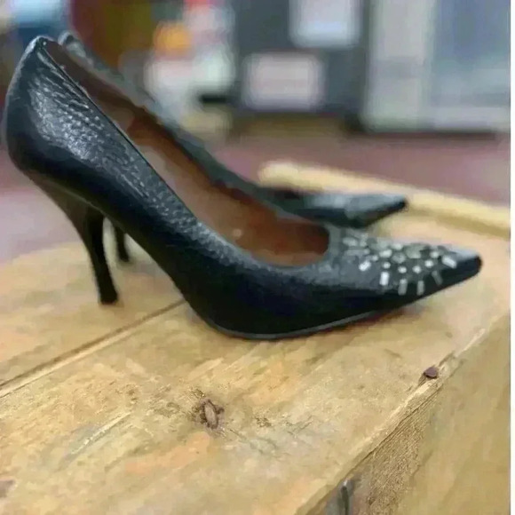 NINE WEST ARIKAO BLACK LEATHER POINTY HEEL WITH STUDED TOE SIZE 6 - Picture 2 of 13